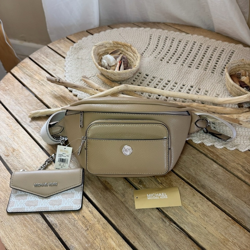 Michael Kors Beige Crossbody Bag with Wallet Maise model new with Tag